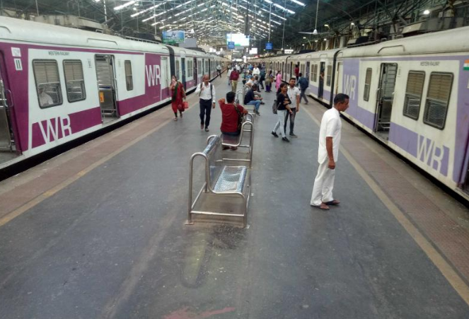 [MH] Maharashtra Govt Allows Women To Take Mumbai Local Trains From Today Without Having To Show QR Codes [DETAILS]